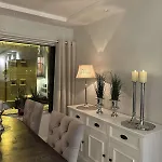 Cityscape Retreat - And Modern *