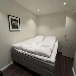 Cityscape Retreat - And Modern *