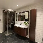 Cityscape Retreat - And Modern 公寓