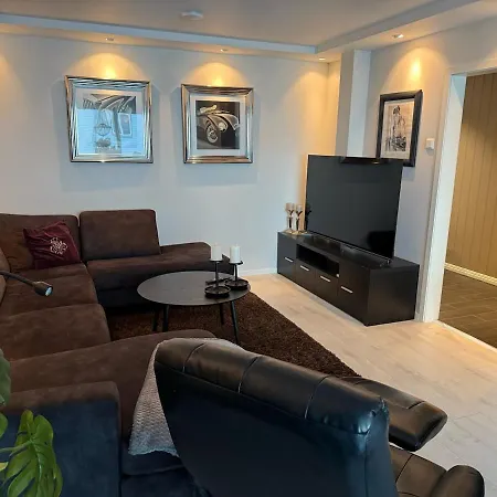 Cityscape Retreat - And Modern Lägenhet Tromsø