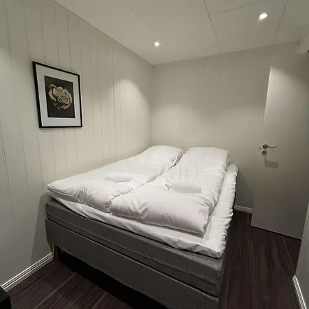 Cityscape Retreat - And Modern *