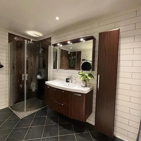 Cityscape Retreat - And Modern Lägenhet