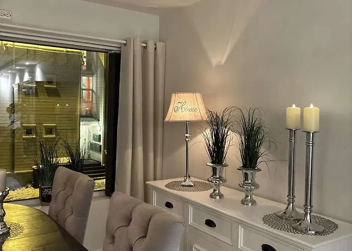 Cityscape Retreat - And Modern *